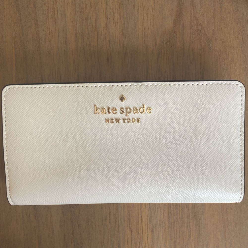 Kate Spade White Wallet (new with tags)